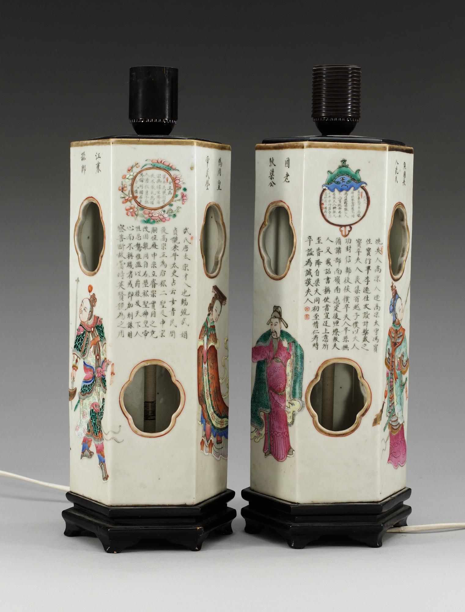 LYKTOR, ett par, porslin. Sen Qing dynasti (1644-1912).
