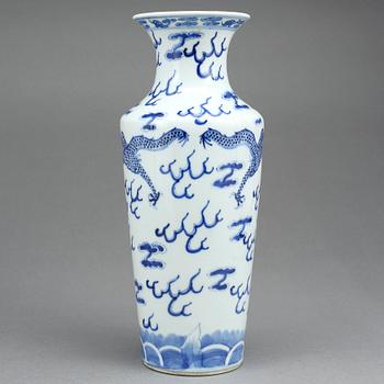 VAS, porslin, Kina, 1800/1900-tal.