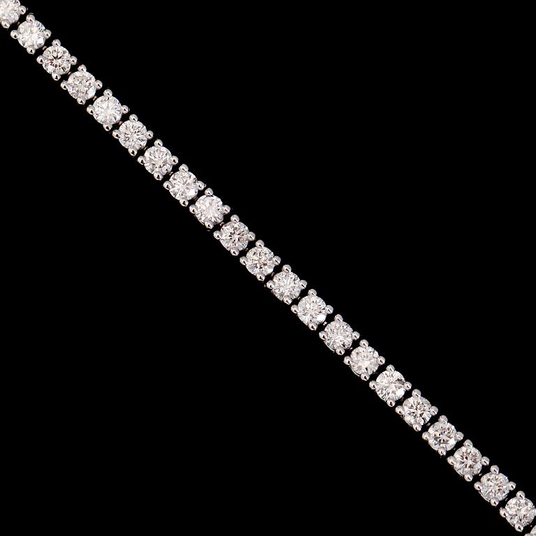 ARMBAND, 18K vitguld, 87 briljantslipade diamanter tot ca 3.10 ct.