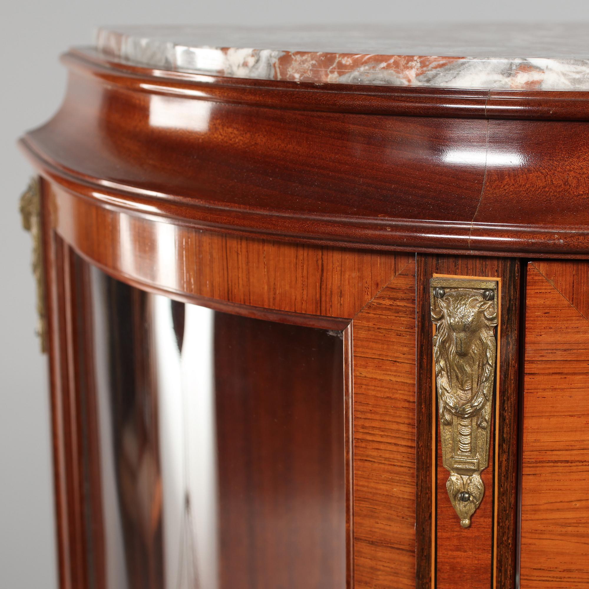 VITRINSKÅP, rokokostil, 1900-talets mitt.