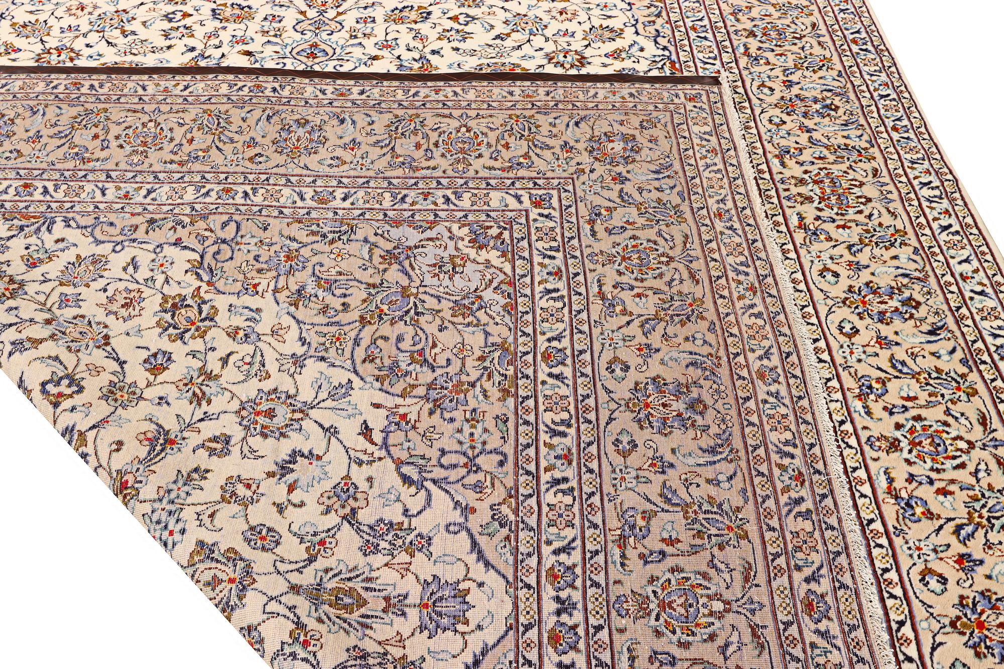 A Kashan carpet, ca. 405 x 295 cm.