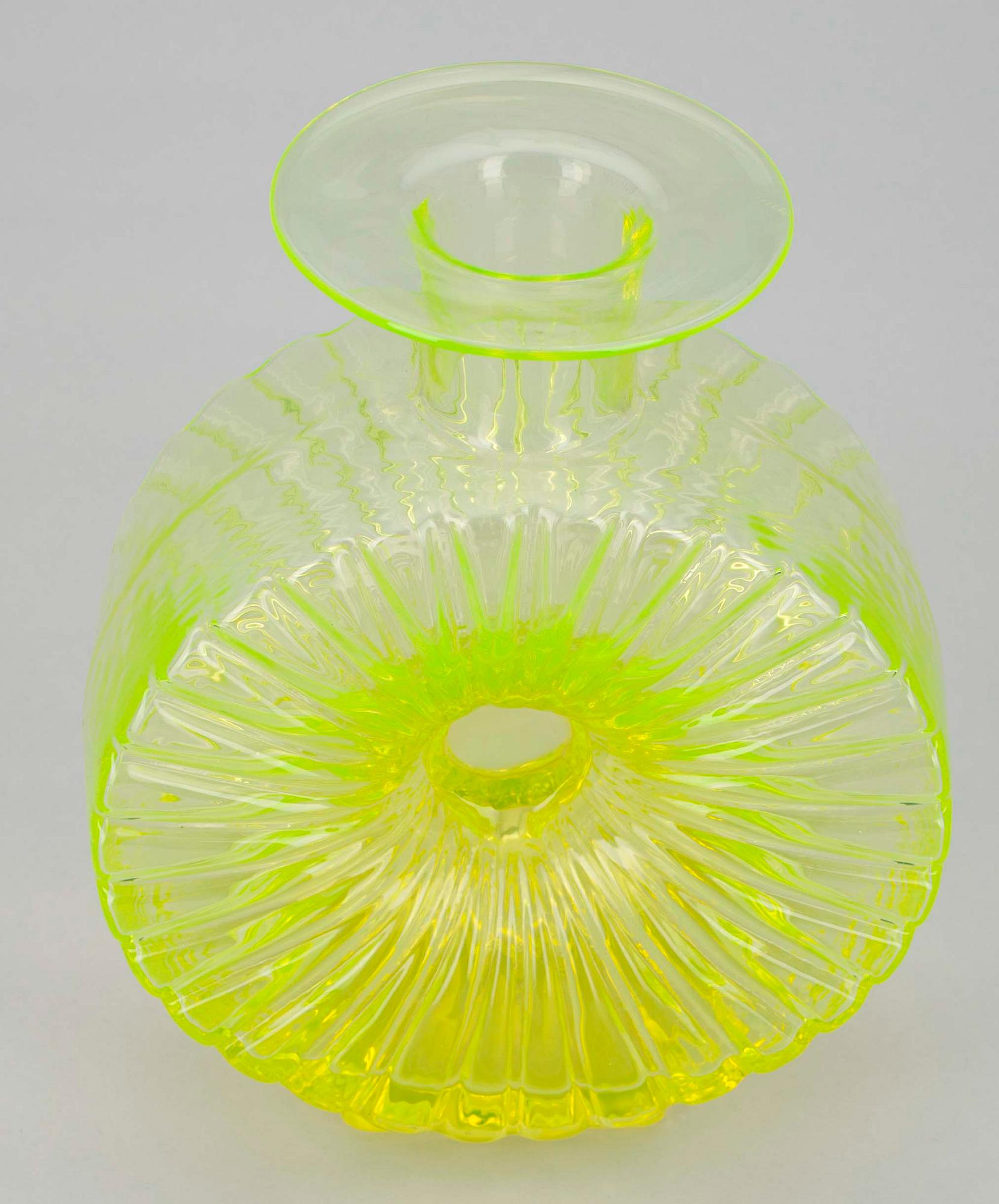FLASKA, glas, "Solflaska" Helena Tynell, Riihimäen Lasi Oy, 1900-talets senare hälft.