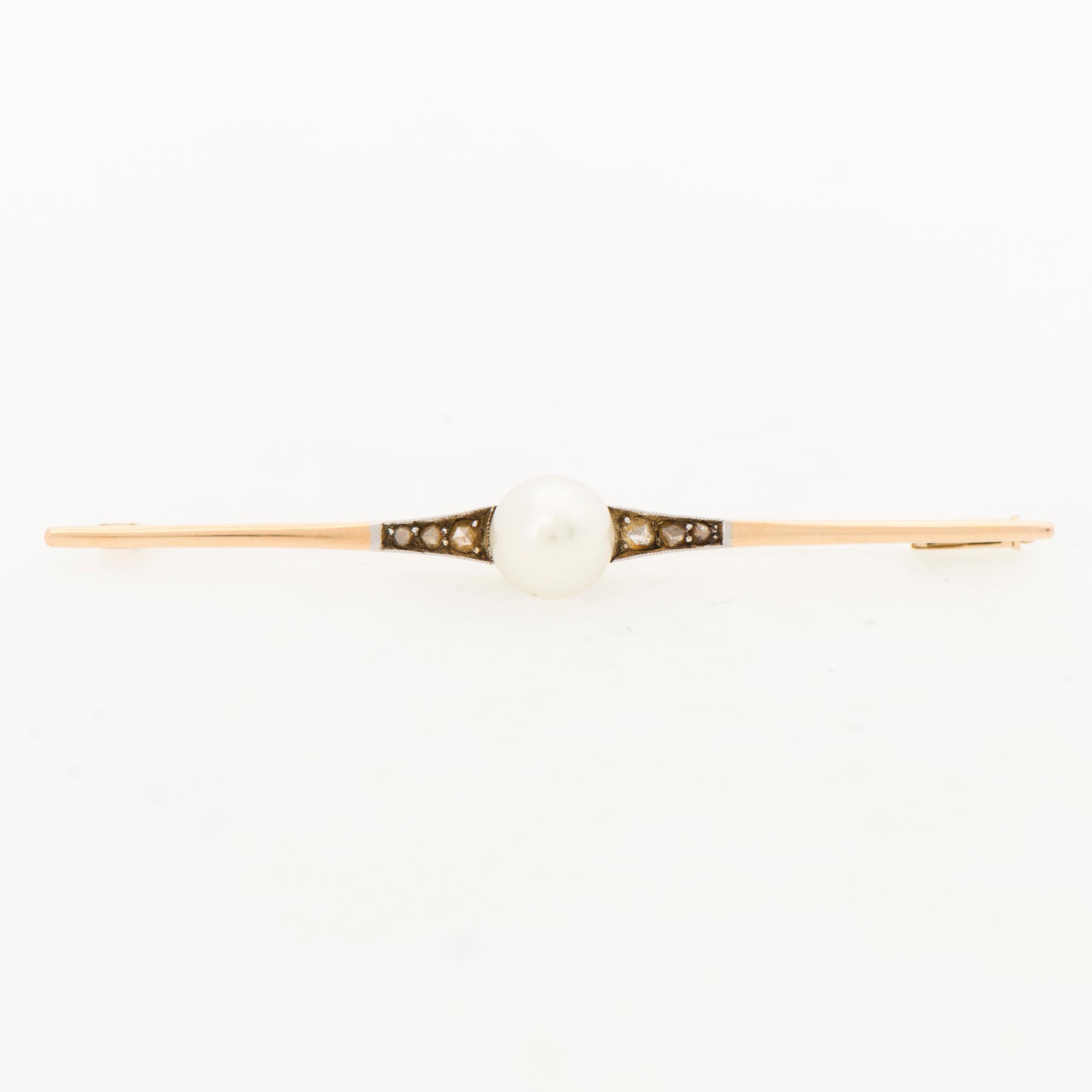 RINTANEULA, viljelty helmi, ruusuhiotut timantit, 14K kultaa. Oskar Lindroos 1941.