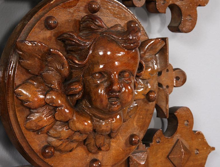 DEKORATIONSELEMENT, omkring sekelskiftet 1800/1900.