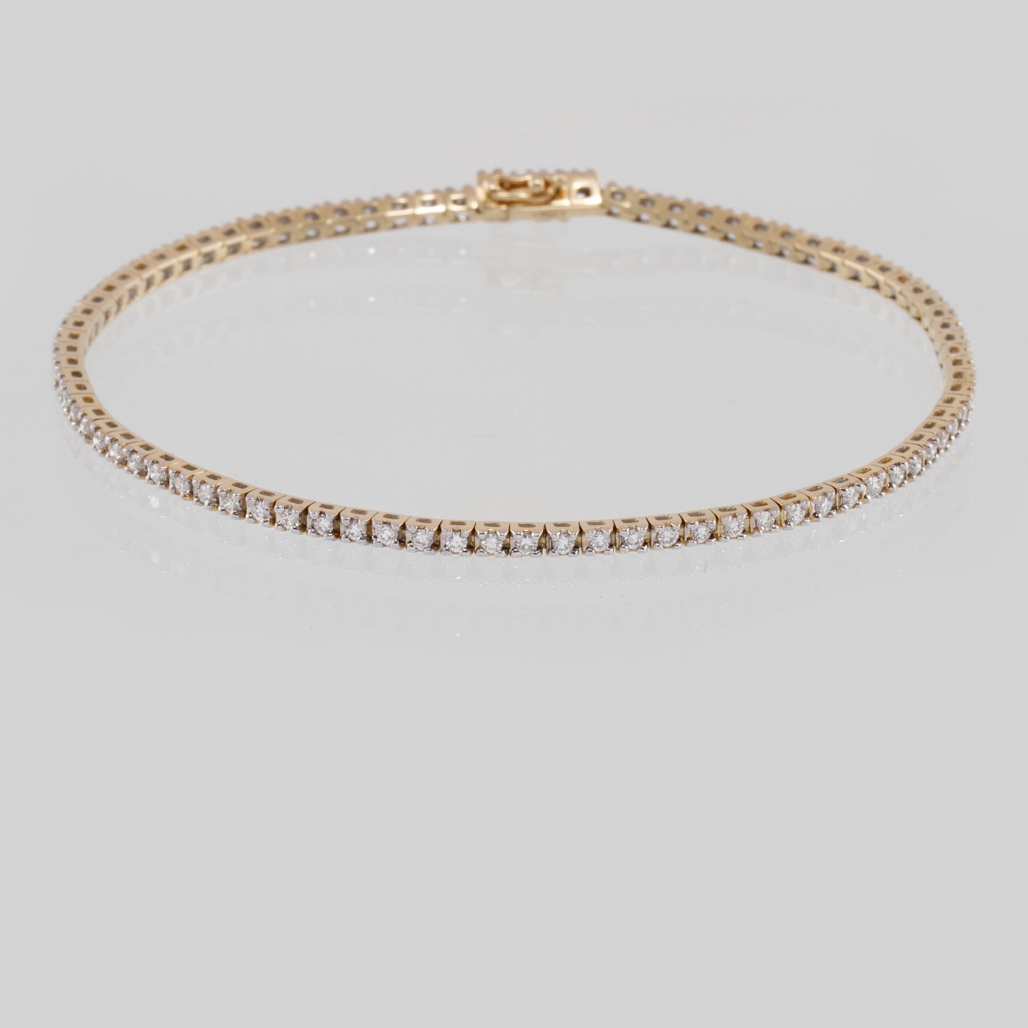 ARMBAND, 18K guld med briljantslipade diamanter 0.97 ct. Vikt 7,4 gram.