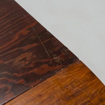 A mahogany dinner table circa 19th century, Georg III.