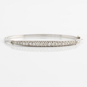 Armring 18K guld runda briljantslipade diamanter.