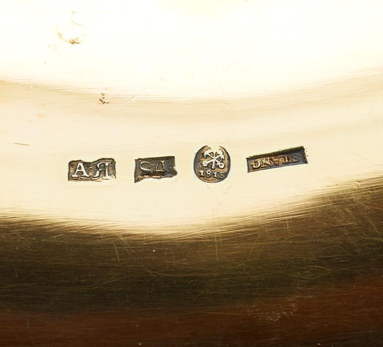 TERRIN med LOCK samt STÄLL, av Gotthard Stang, St Petersburg 1818. Kontrollmästare  Alexander Jashinkov.