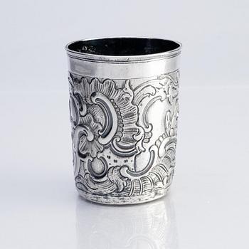 Bägare, silver, möjligen Pyetr Semenov, okänd kontrollmästare B.A (verksam 1760-1794), Moskva 1767.
