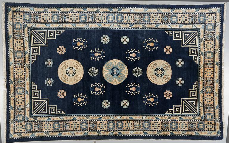 MATTA, Kina, old/semiantik, ca 240 x 153 cm.