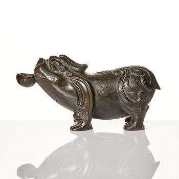 A bronze vessel in the shape of a mythical creature, late Ming dynasty/early Qing dynasty.