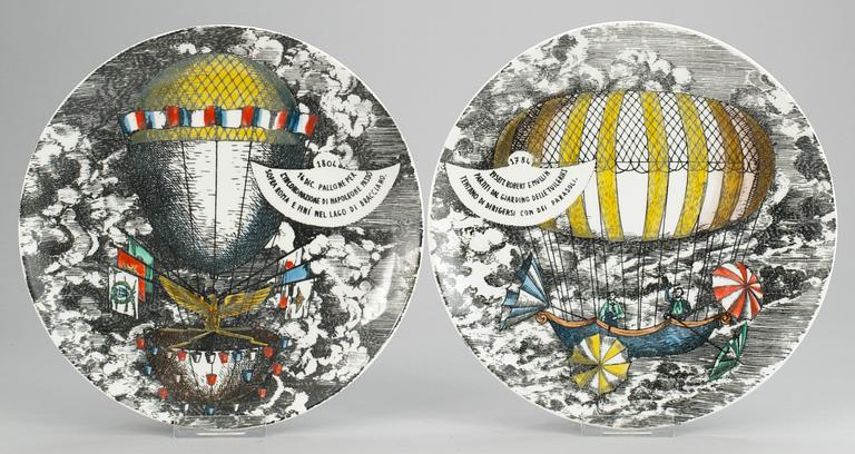 PIERO FORNASETTI
Tallrikar, 9 st (2+2+2+1+1+1), "Mongolfiere", Milano, Italien.