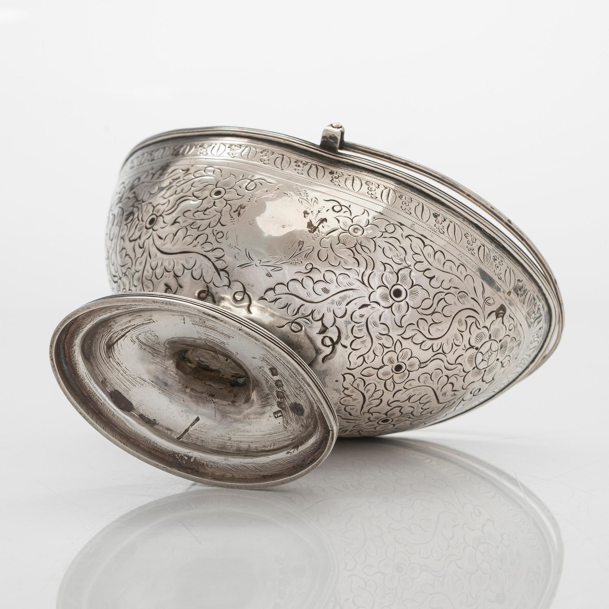 A sterling silver candy bowl, mark of William Abdy II, London, 1800.