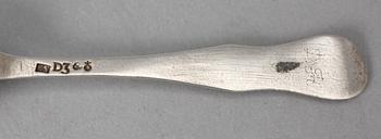 TESKEDAR, sk Fiolmodell, 9 st, 1800-talets första hälft, bl a Ramberg, Helsingborg. Tot vikt: 91 gram.