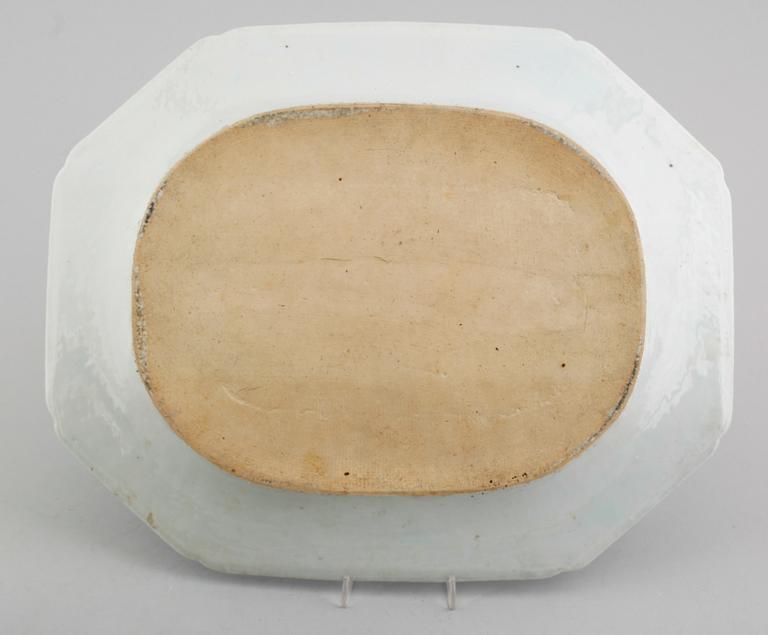 STEKFAT, porslin, Kina, Qianlong 1736-1795.