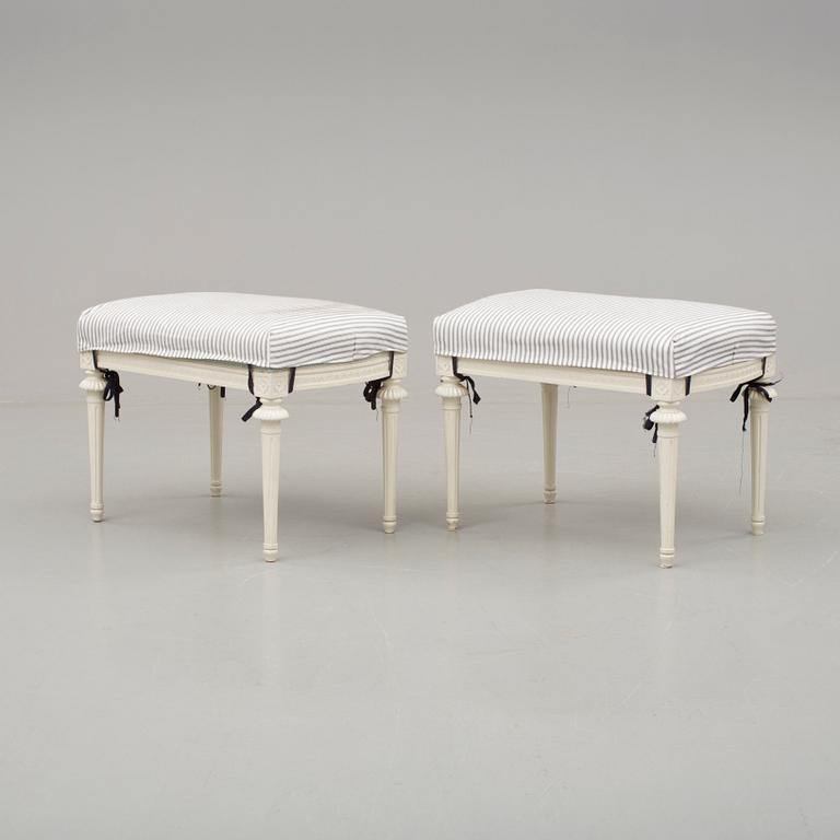 TABURETTER, ett par, gustaviansk stil, 1900-talets mitt.