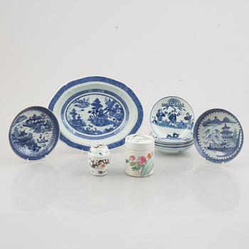 Nine pieces of Chinese porcelain, Qing dynasty 19th century, and 20th century.