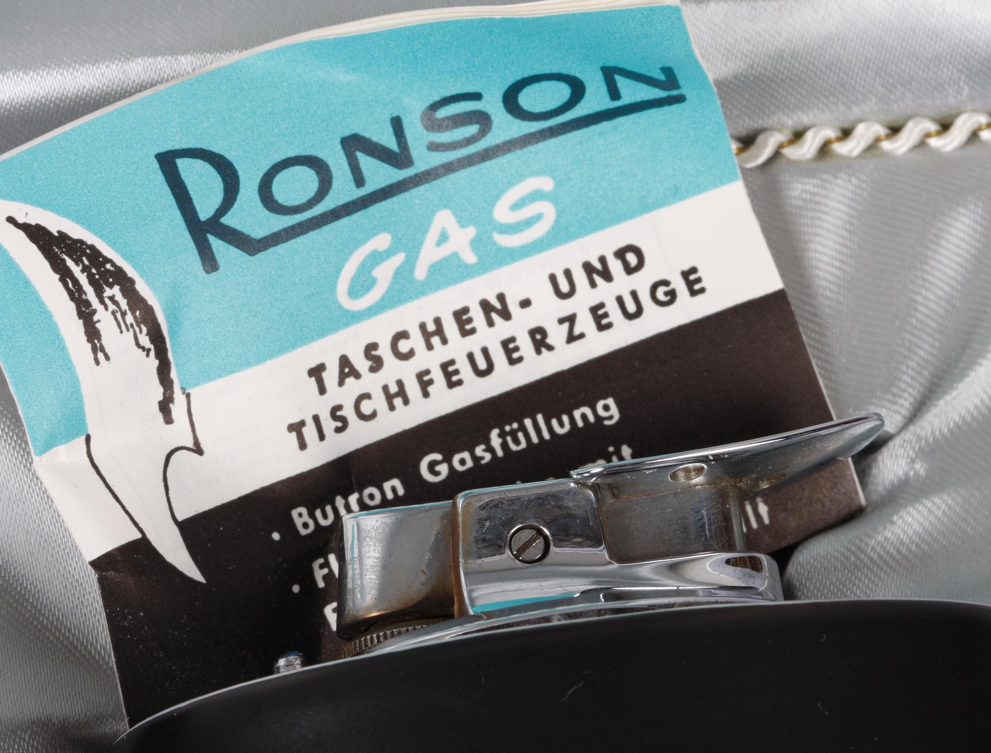 TÄNDARE, ASKKOPP samt CIGARETTASK. Porslin. Rosenthal.