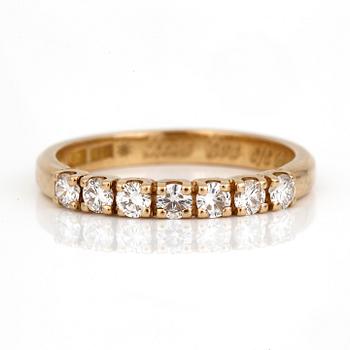 RING, 18K guld med briljantslipade diamanter, 0,35 ct, Hedbergs, Stockholm, 1990. Total vikt ca 2,72 g.
