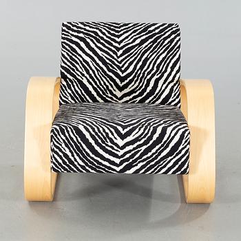 A model 400 "Tank" chair designed by Alvar Aalto, Artek, 2004.