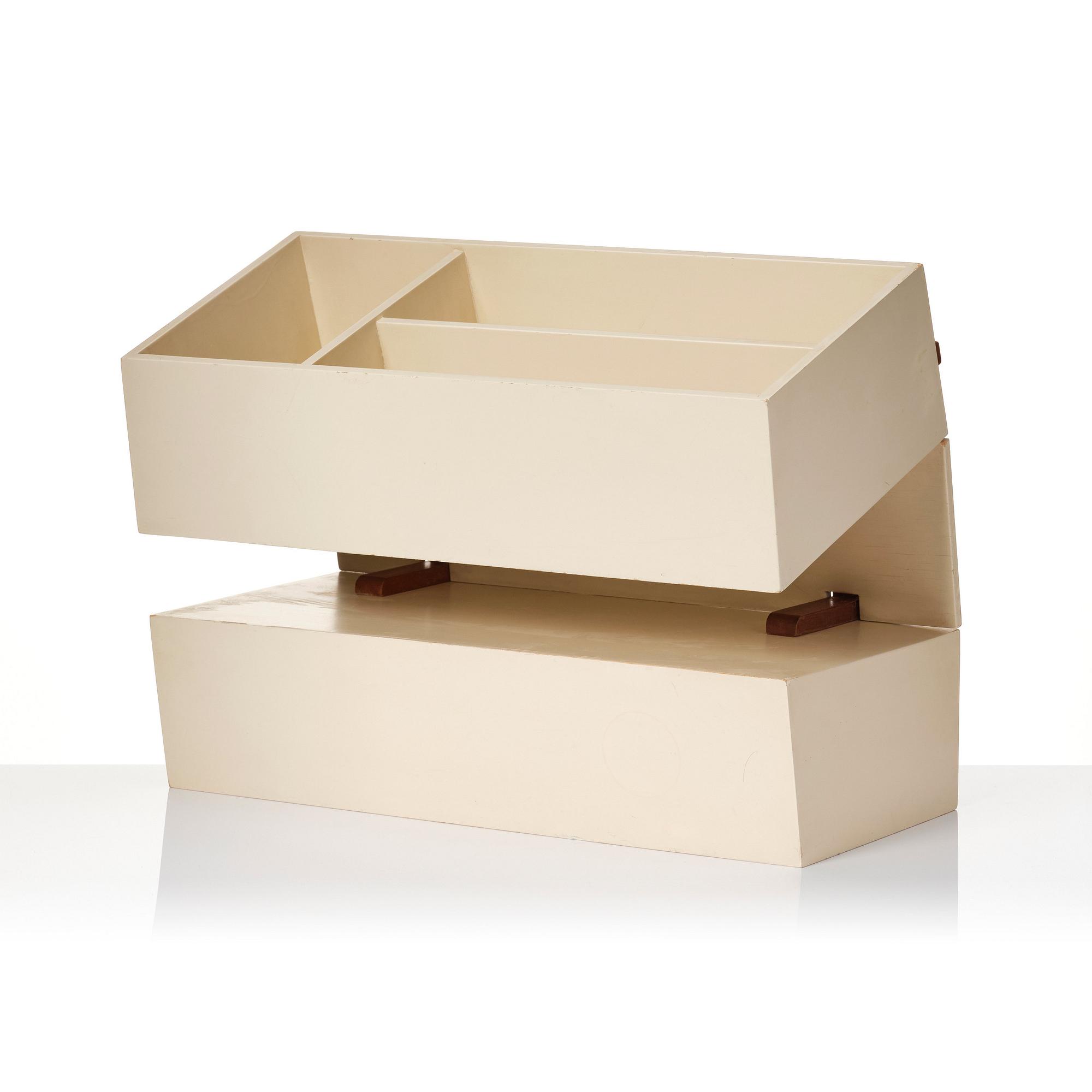 Ernest Race, a "Penguin Donkey Mark II" bookshelf, Isokon, England, 1960s.