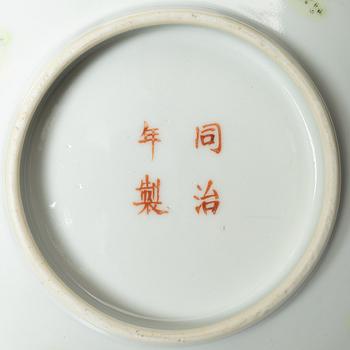 Two Chinese porcelain bowls, 19th Century.