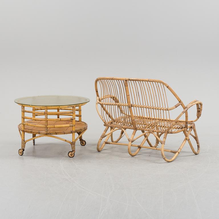 SOFFA SAMT SOFFBORD, omkring 1960-tal.