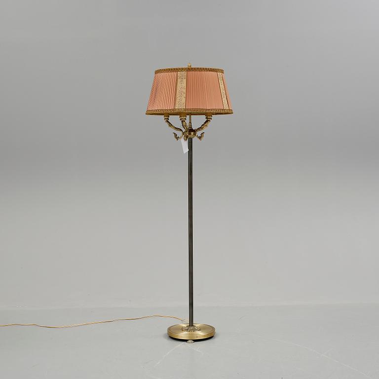 GOLVLAMPA, omkring 1900-talets mitt.