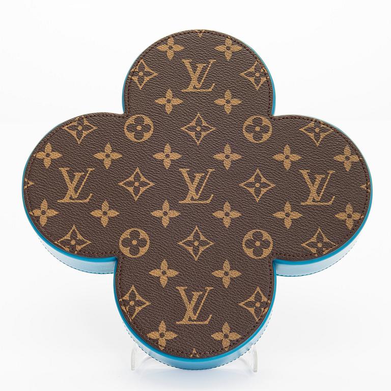 Louis Vuitton, fodrad skål, "Monogram Flower Trinket Bowl", i originalförpackning.