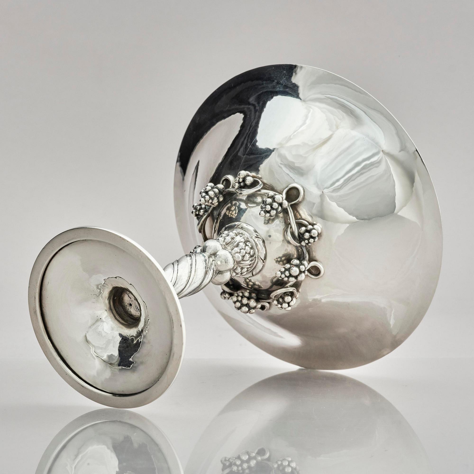 Georg Jensen, skål på fot, sterling silver, modell nr 263B, Köpenhamn 1933-1944.