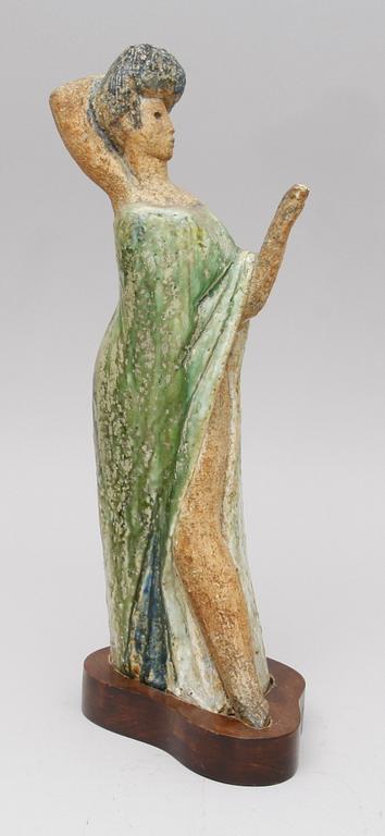FIGURIN. Stengods. Gustavsberg. Sign o dat. 1943.