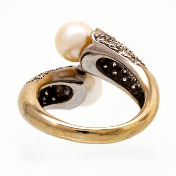 Ring 18k whitegold 2 cultured Pearls approx 7 mm and brilliant-cut diamonds approx 1 ct in total, size approx 54,5.