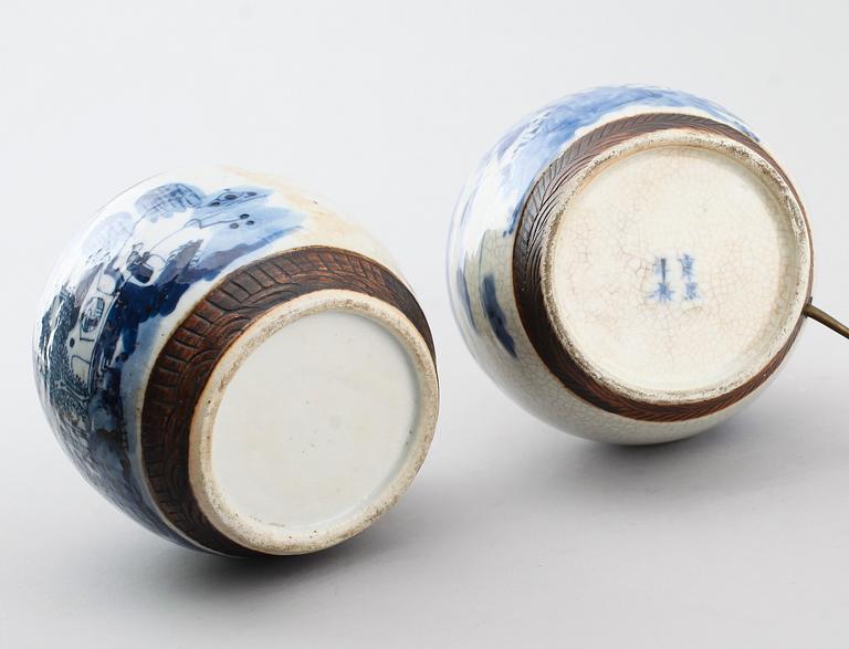 BORDSLAMPA SAMT BOJAN, porslin, Kina, 1800-tal.