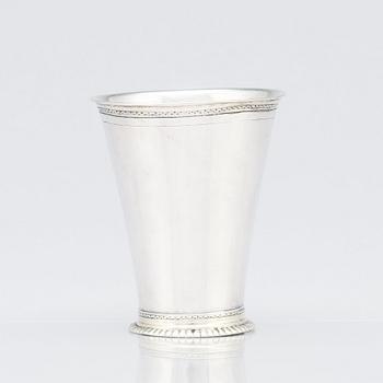 Friedrich Heinrich Klinck, bägare, silver, Stockholm 1738. Rokoko.