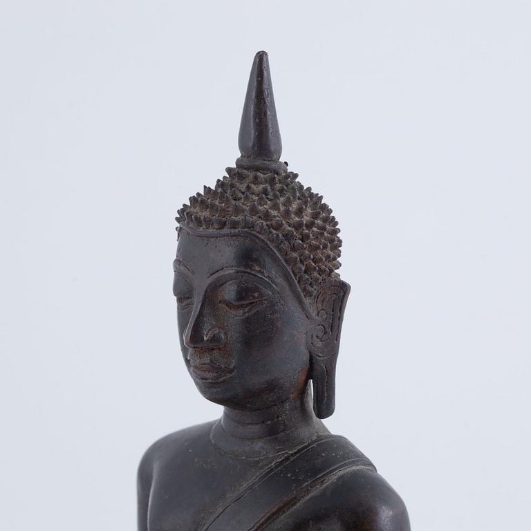 A bronze sculpture of a seated buddha, Thailand, presumably Lanna, 19/20th century.