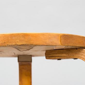 Alvar Aalto, pall modell 60, för O.Y. Huonekalu-ja Rakennustyötehdas A.B. 1900-talets mitt.