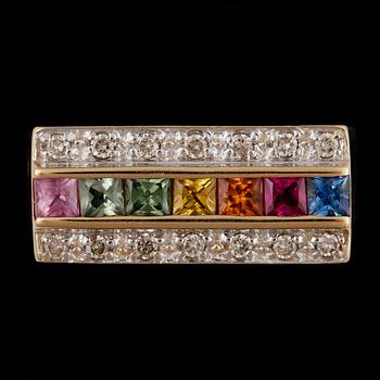 RING, 14k guld med flerfärgade safirer och briljantslipade diamanter. 2000-tal. Vikt 4,4g.