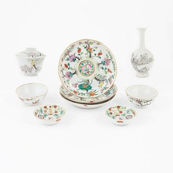 A group of Chinese porcelain objects, late Qing dynasty/20th Century. (9 pieces).