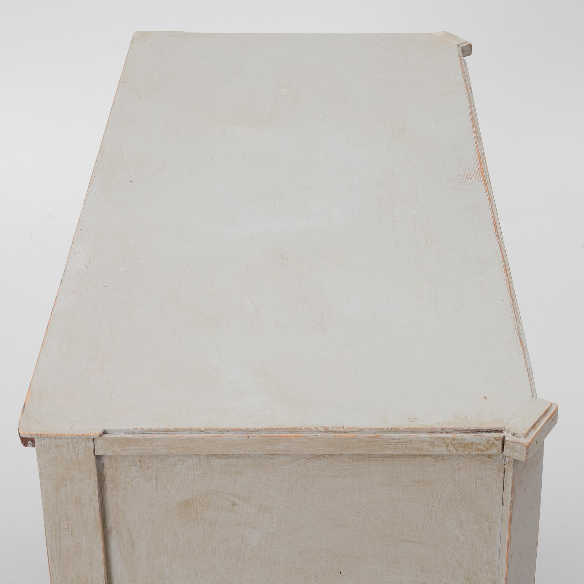 Chest of drawers, 19th century.