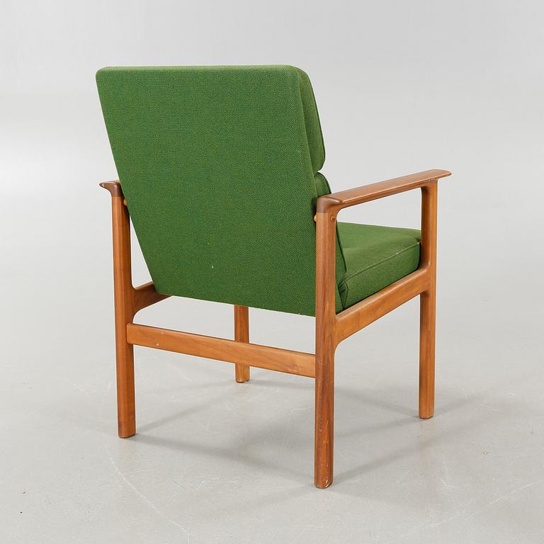 A 1960s armchair.