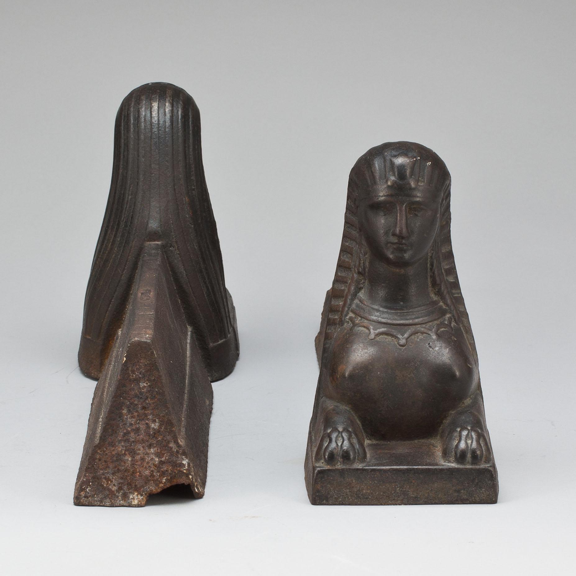 ELDHUNDAR, ett par. Gjutjärn. 1900-tal.