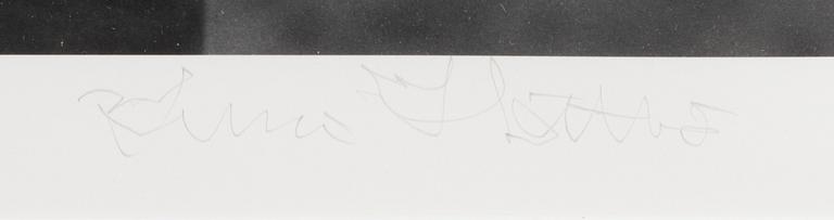 ISMO HÖLTTÖ, valokuva, pigmenttimustevedos ed. 2/7 + 2 ap. 
 sign a tergo.
