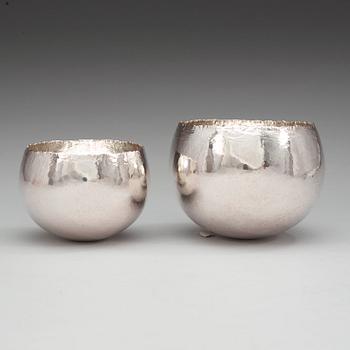 Two Rey Urban semispherical sterling bowls, Stockholm 1977.