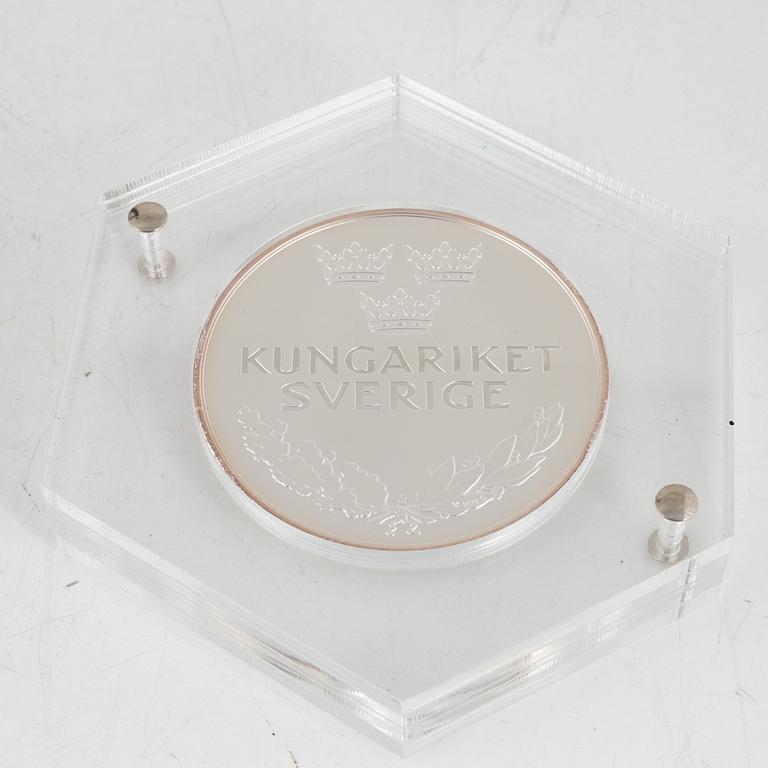 A Swedish Silver Medal, 1000 grams.