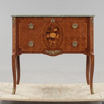 BYRÅ, gustaviansk stil, 1900-talets mitt till andra hälft.