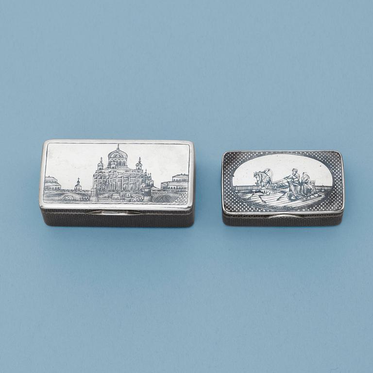 Two Russian parcel-gilt and niello snuff-boxes, marks of Chlebnikov, Moscow 1881 and 11th Artel, Moscow 1908-1917.