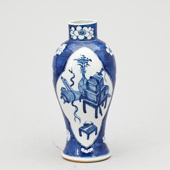 VAS, porslin, Kina, 1800-tal.