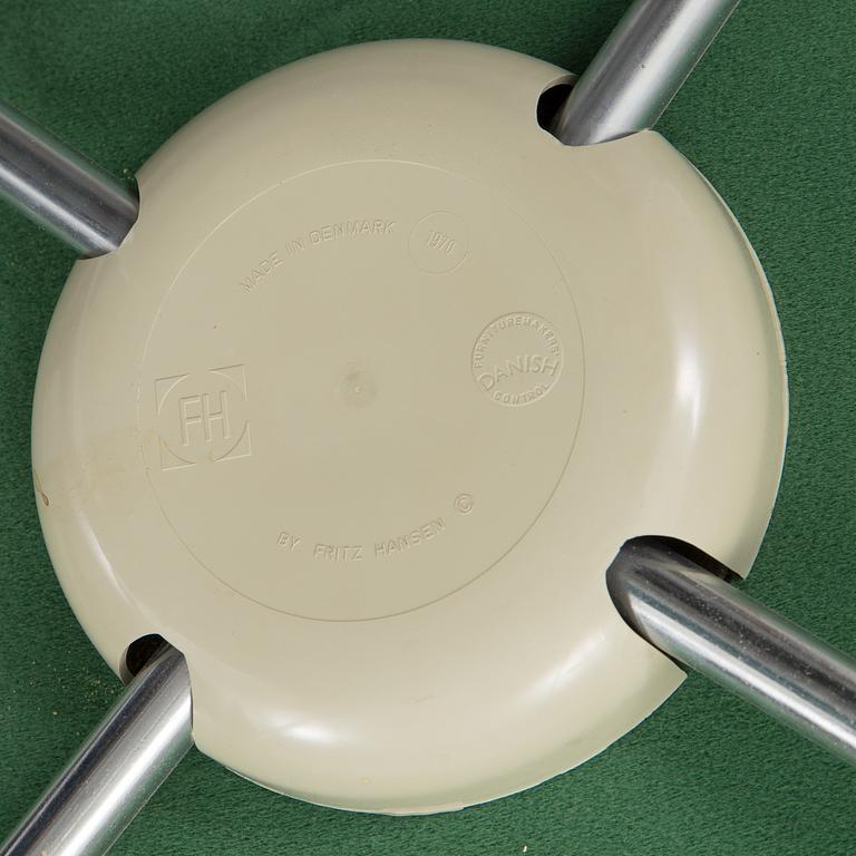 ARNE JACOBSEN, karmstolar, 6 st, "Sjuan" för Fritz Hansen, Danmark, 1970.