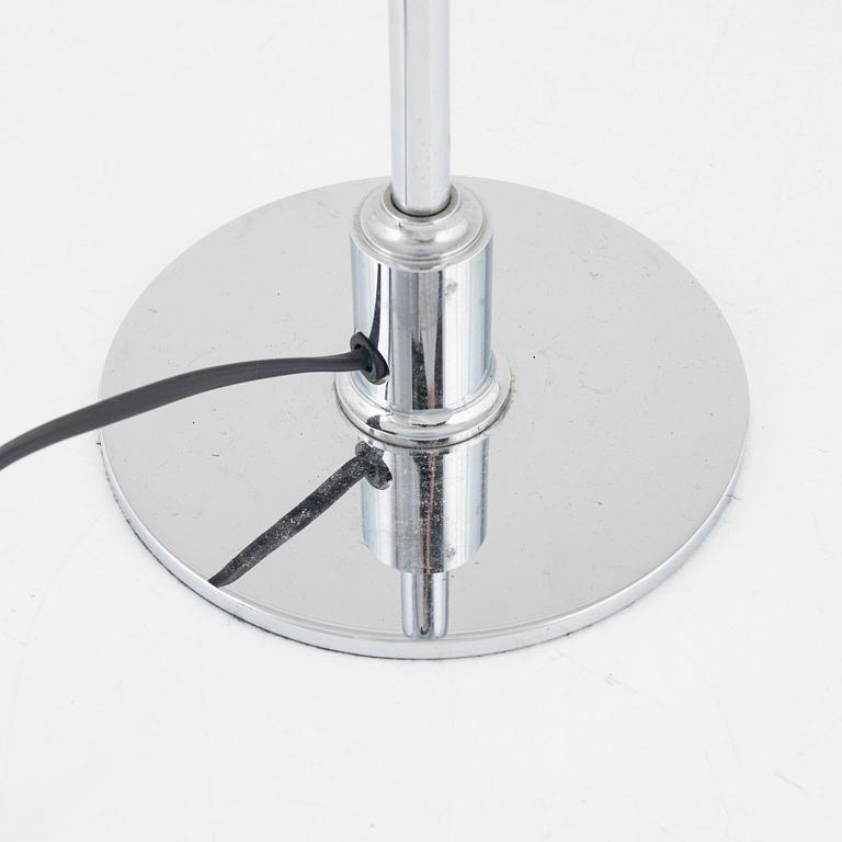 A Poul Henningsen, table lamp, "PH 3/2", Louis Poulsen, Denmark.