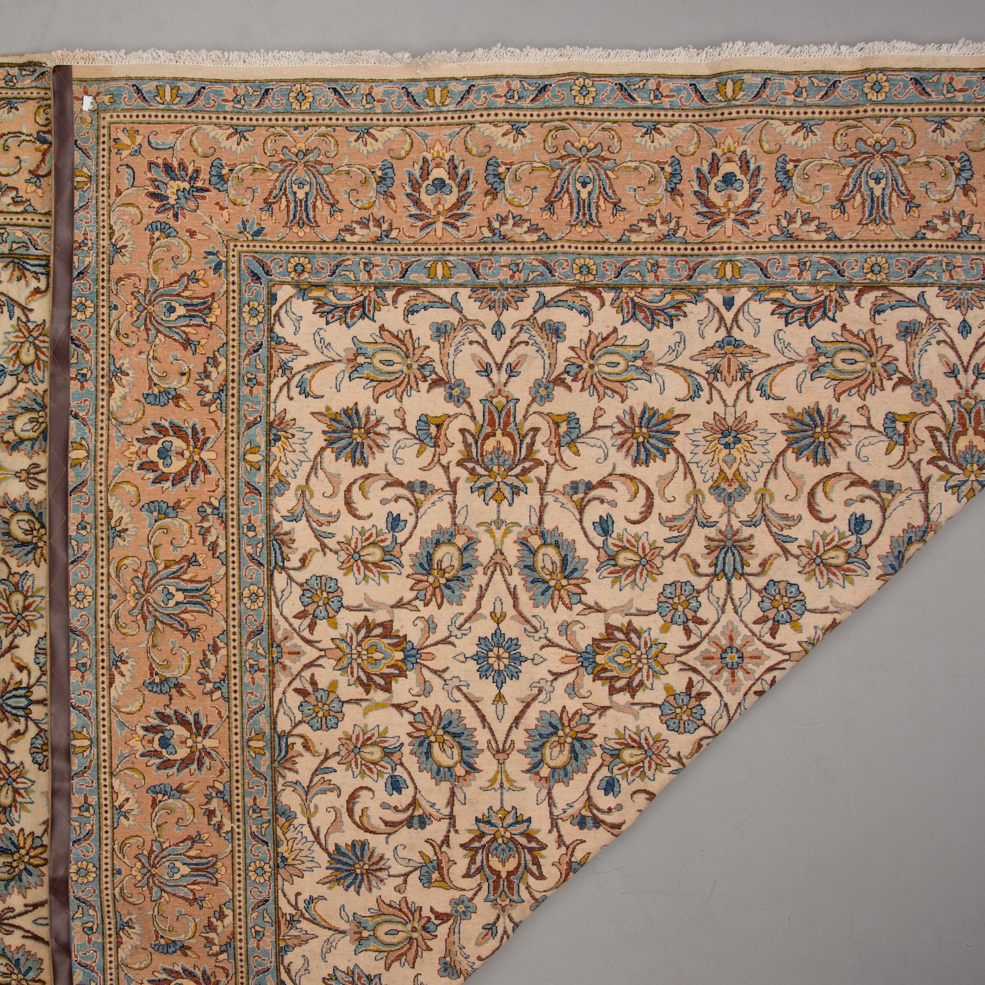 MATTO, Kirman. Noin 350x250 cm.